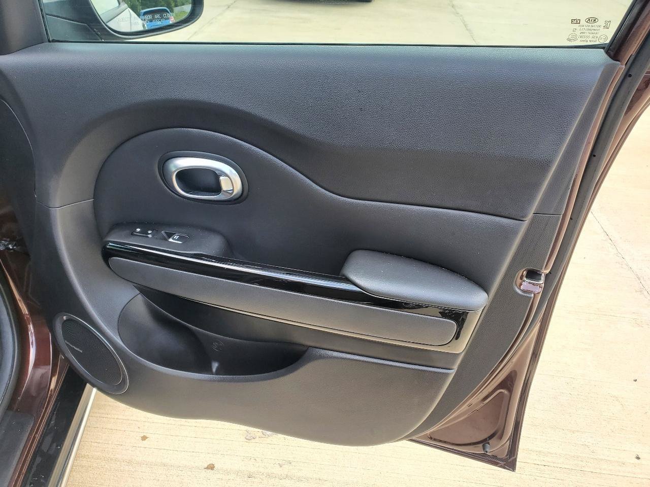 Used 2017 Kia Soul + FWD image 6