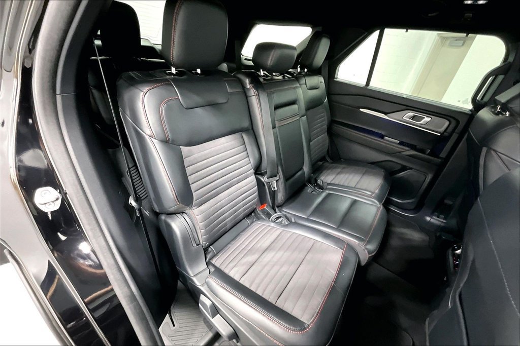 Used 2025 Ford Explorer ST-Line w/ Premium Package RWD image 31