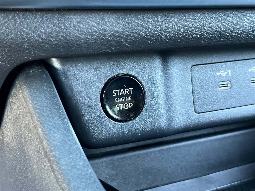 Used 2024 Nissan Rogue SV image 29