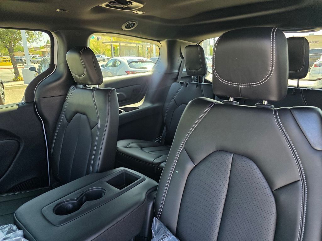 New 2027 Chrysler Pacifica Select w/ Family Tech Group FWD image 9