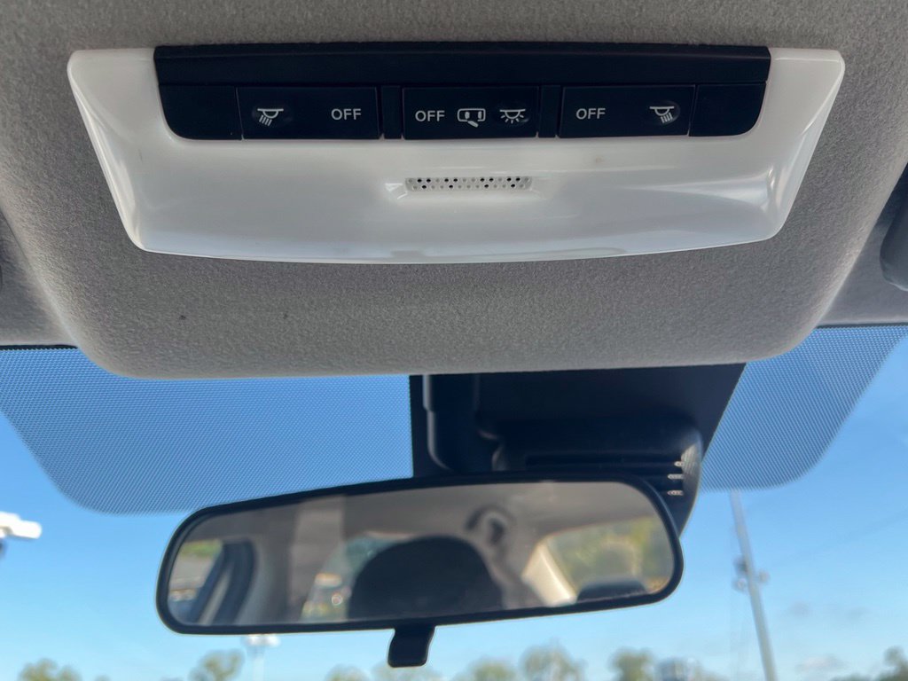 Used 2025 Nissan Versa SV FWD image 20