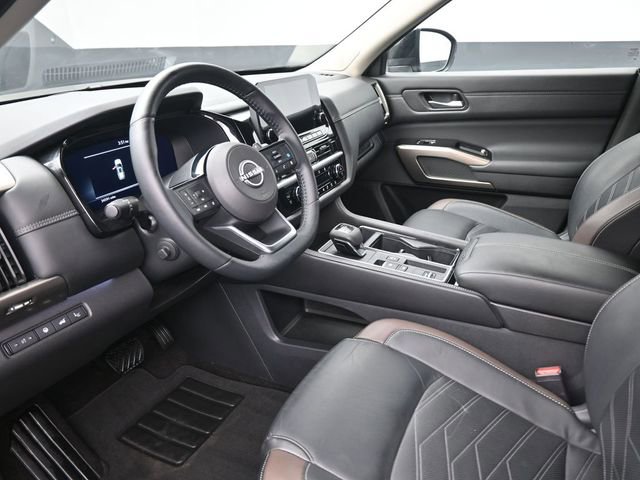 Used 2024 Nissan Pathfinder Platinum image 19