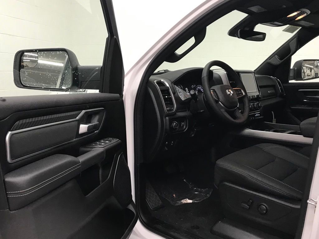 New 2026 RAM 1500 4x4 Crew Cab image 11
