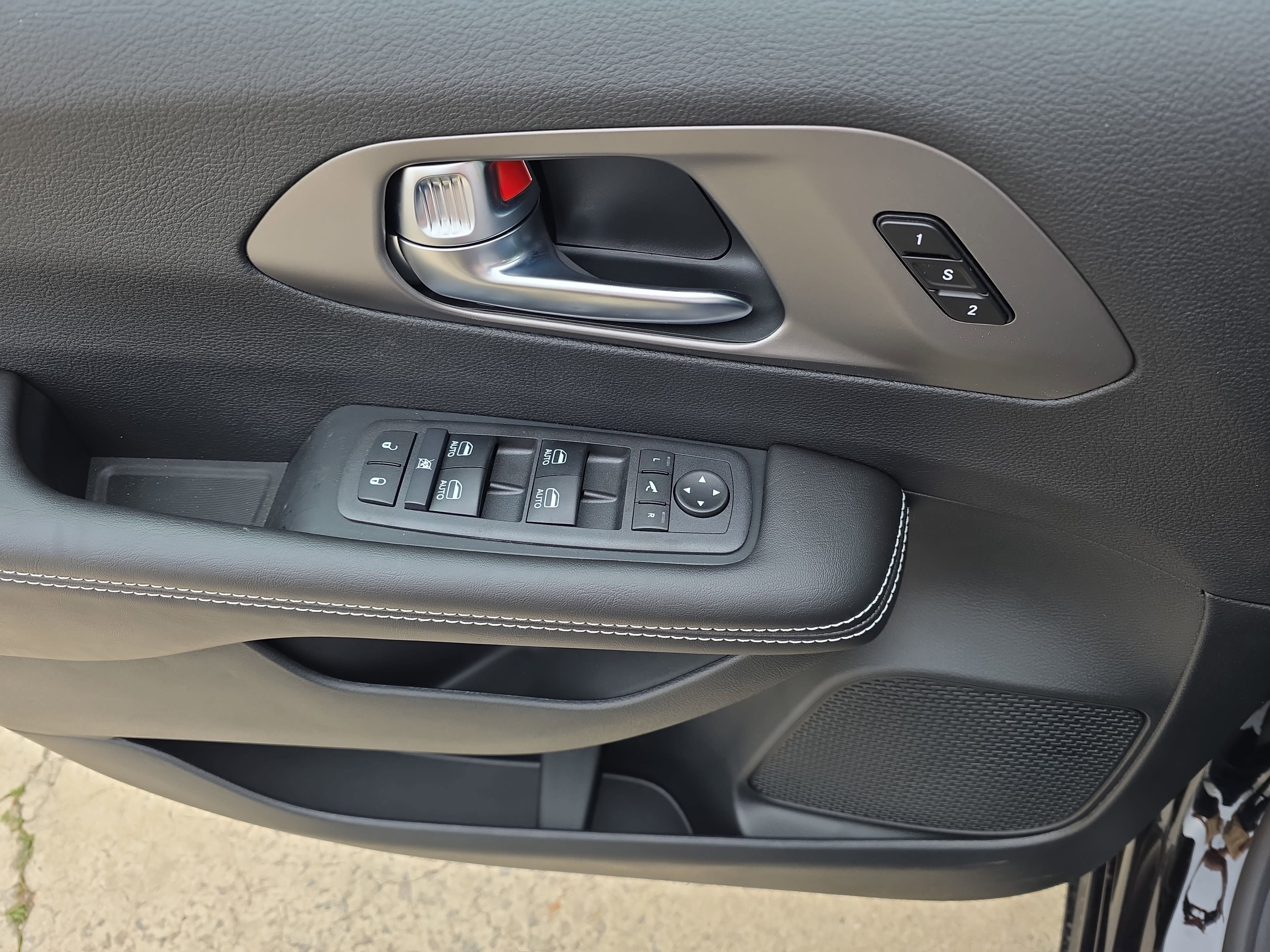 New 2027 Chrysler Pacifica Limited FWD image 26