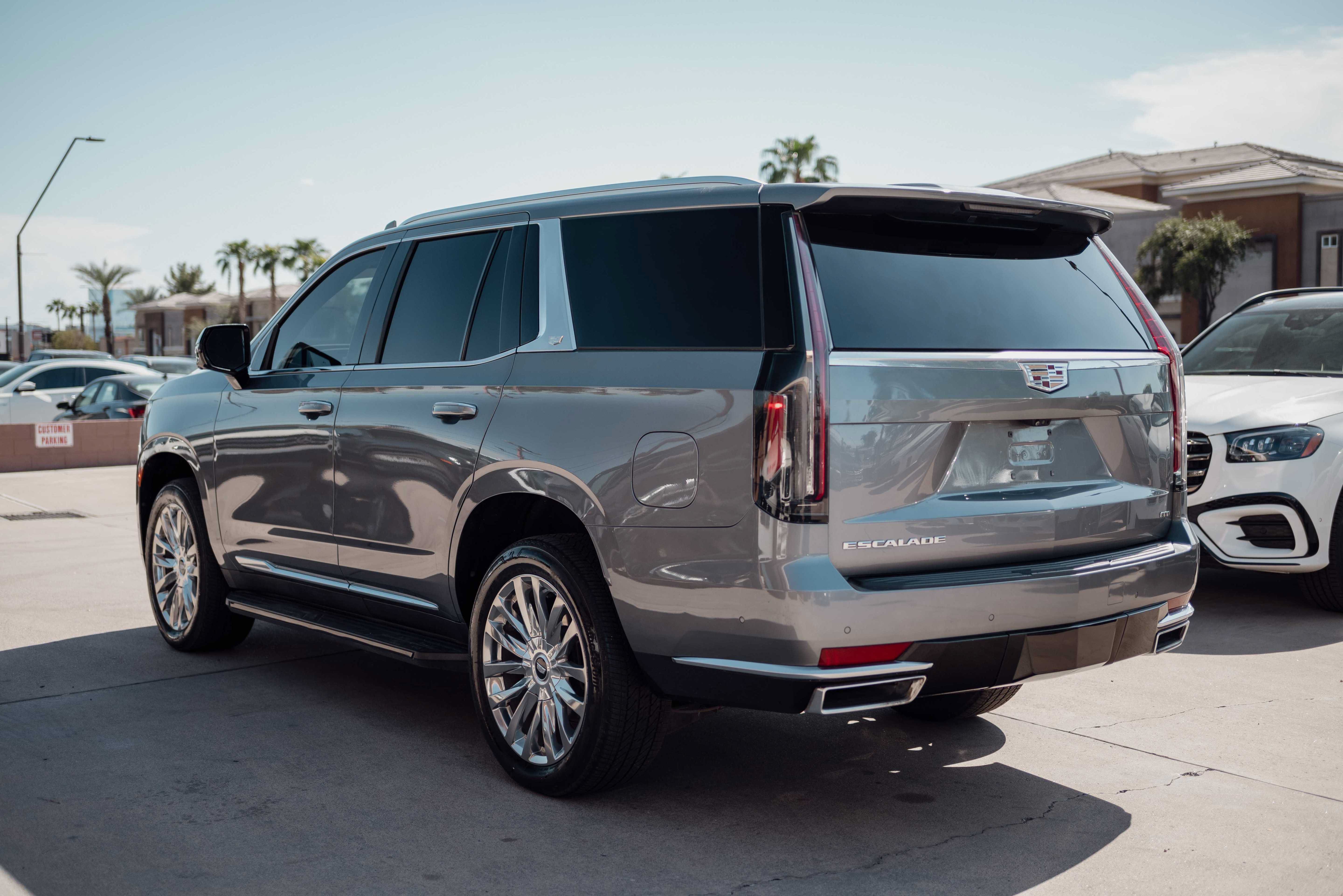 Used 2021 Cadillac Escalade Premium Luxury w/ Performance Package AWD/4WD image 4