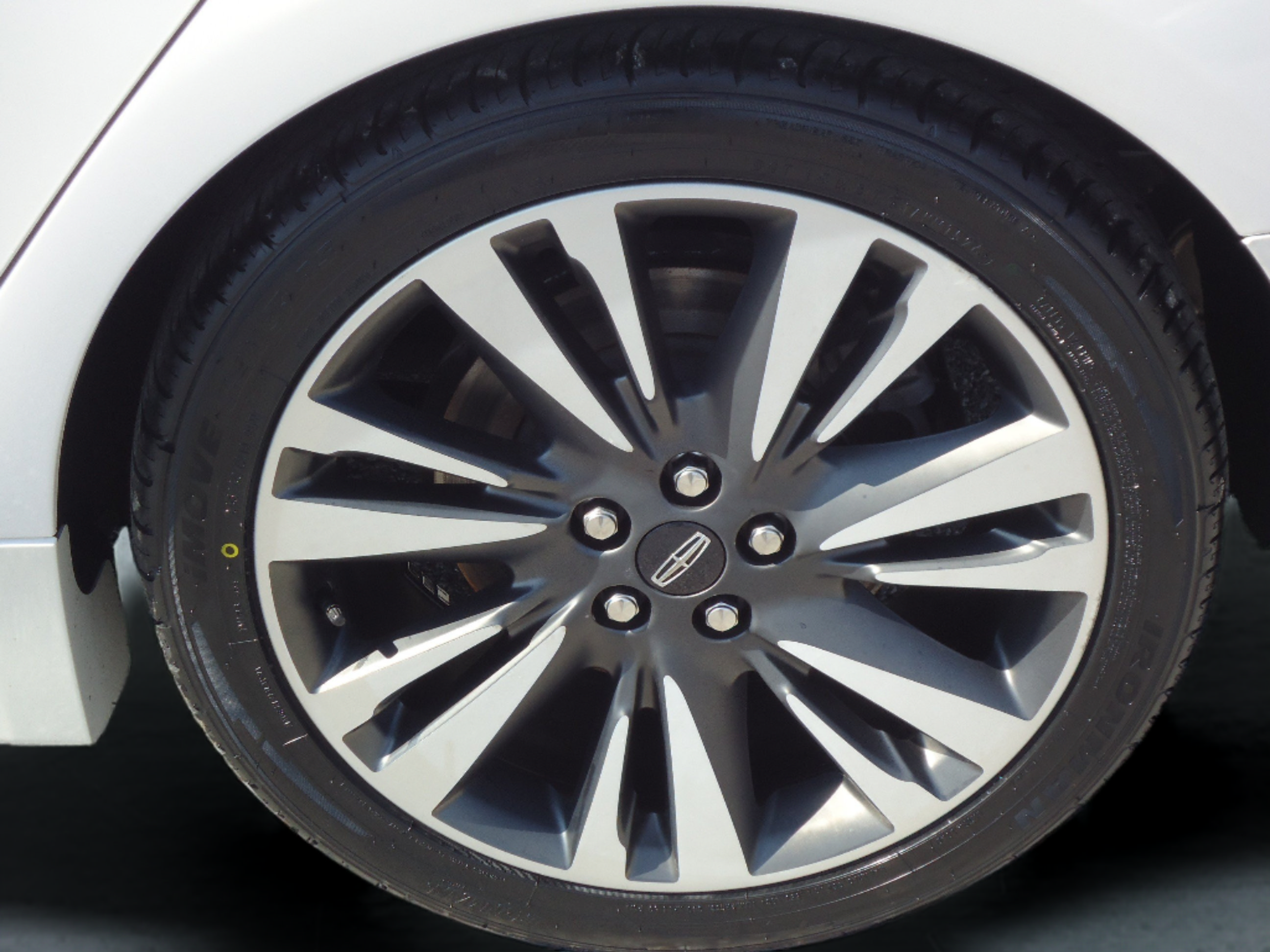 Used 2020 Lincoln MKZ Reserve w/ Monochromatic Package AWD/4WD image 9