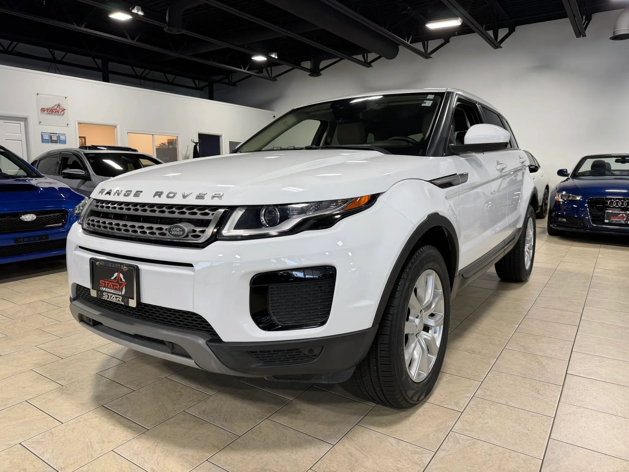 Used 2018 Land Rover Range Rover Evoque SE AWD/4WD image 11