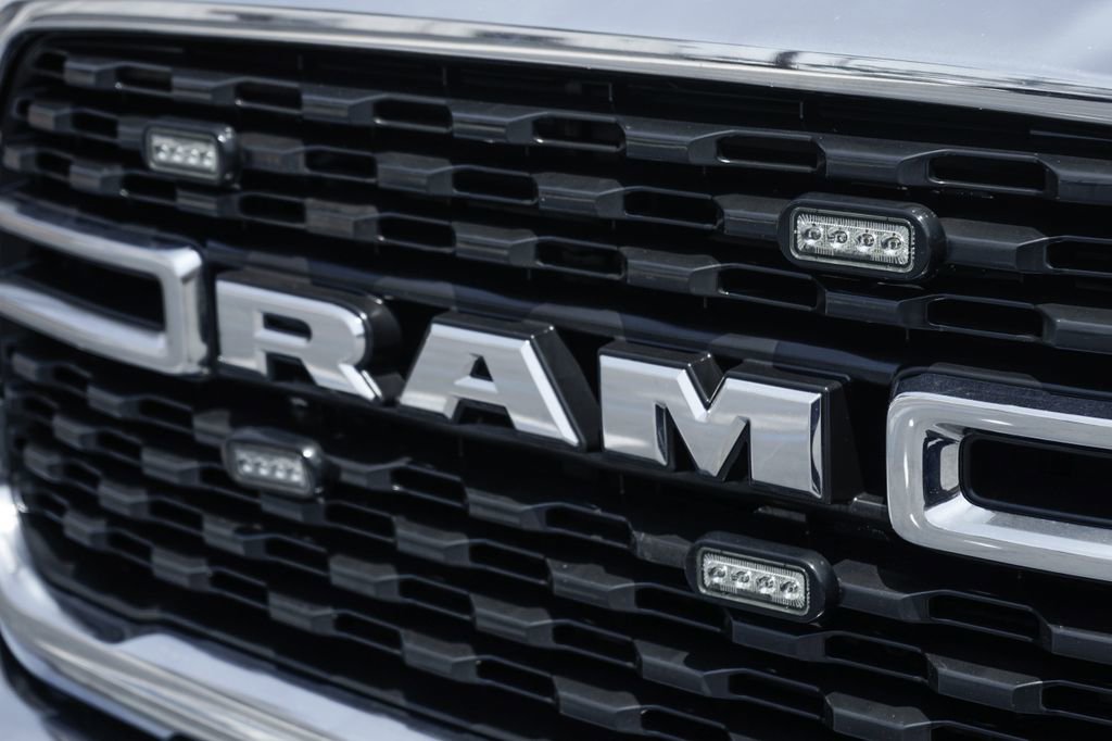 Used 2022 RAM 5500 SLT w/ Quick Order Package 27G SLT RWD image 46