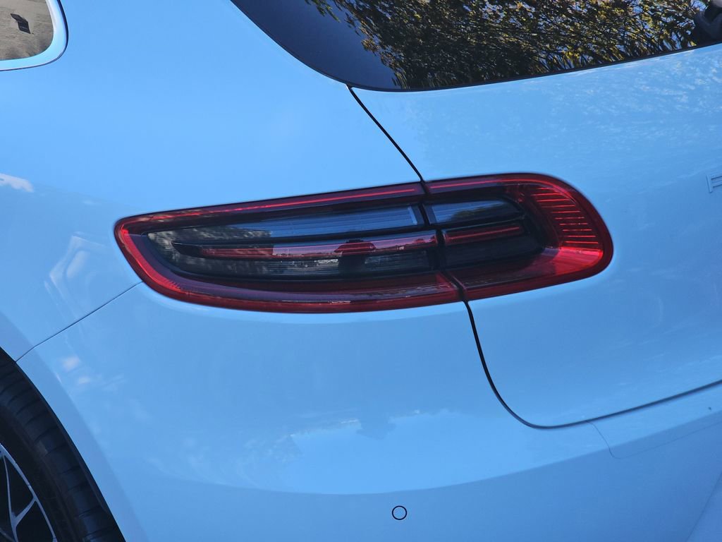 Used 2017 Porsche Macan Turbo AWD/4WD image 38
