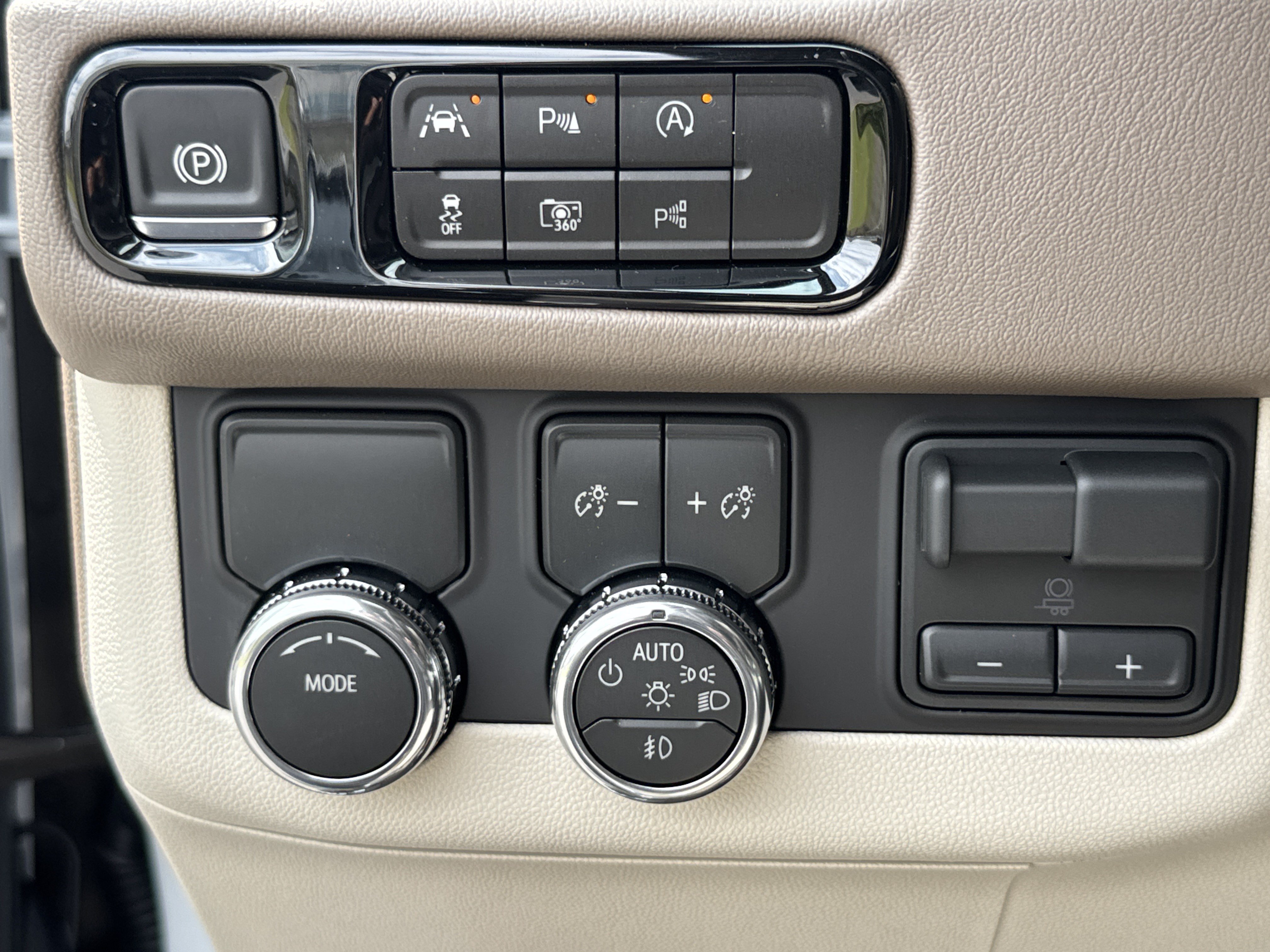 New 2026 GMC Yukon XL Denali w/ Denali Reserve Package RWD image 19