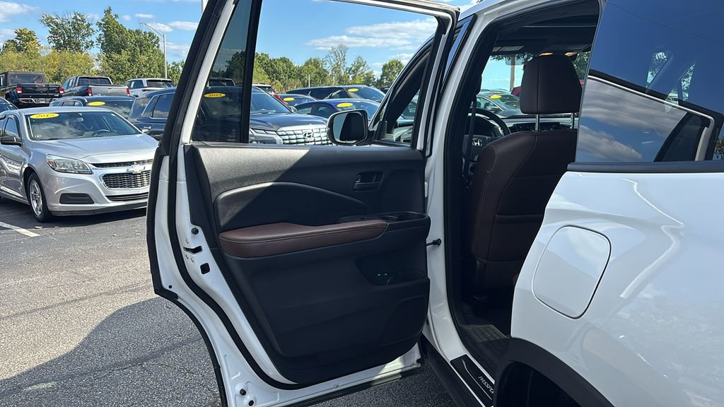 Certified 2025 Honda Passport EX-L image 29
