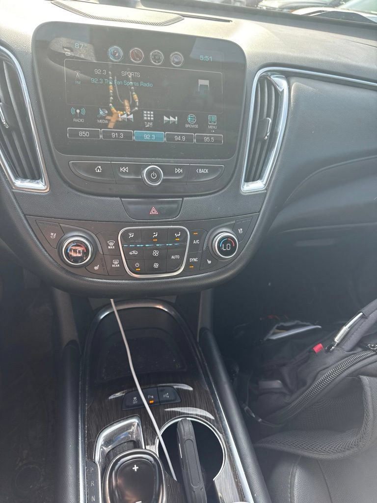 Used 2018 Chevrolet Malibu Premier w/ Premier Sun and Wheel Package FWD image 19