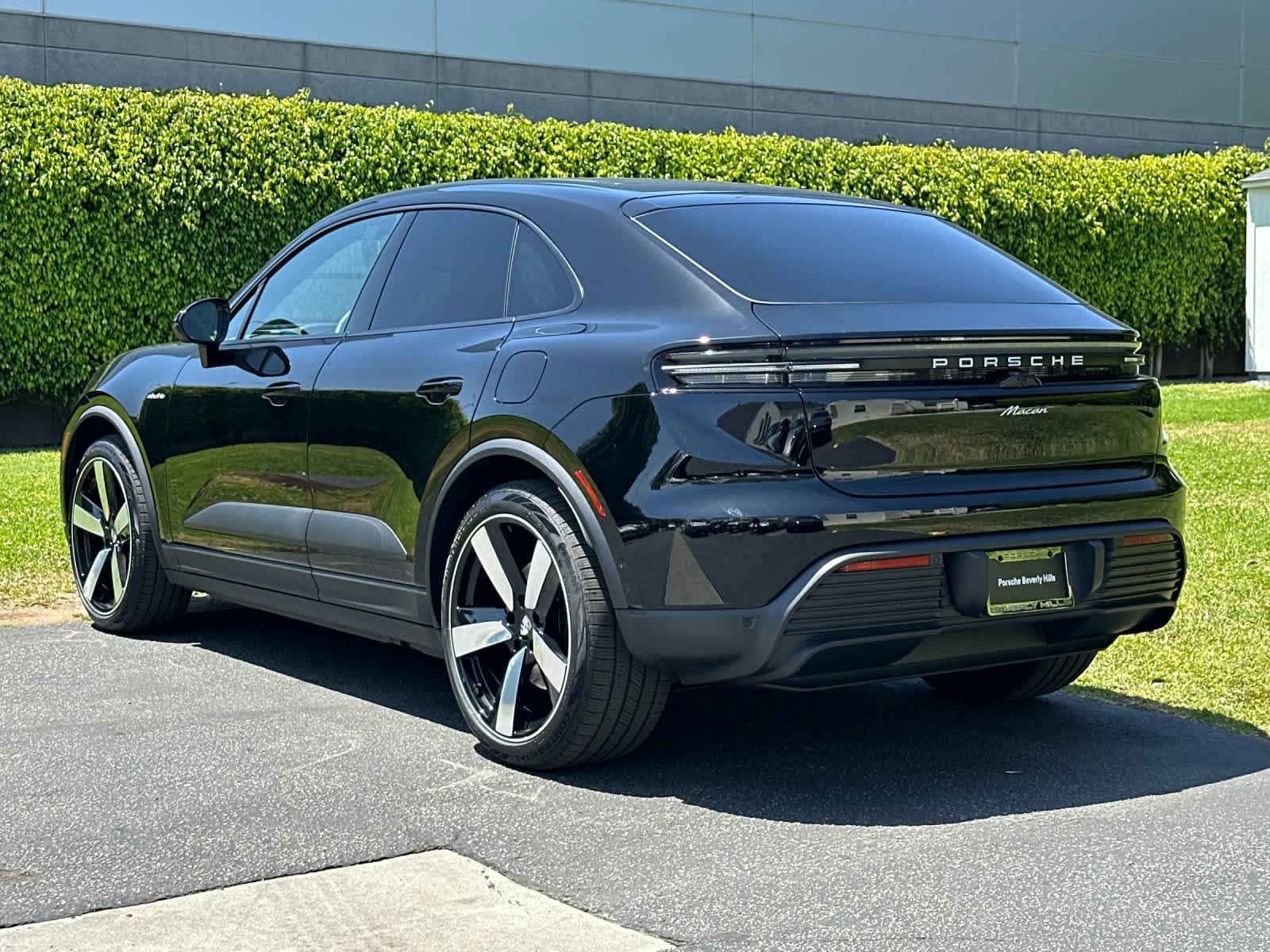 New 2026 Porsche Macan Electric RWD image 3