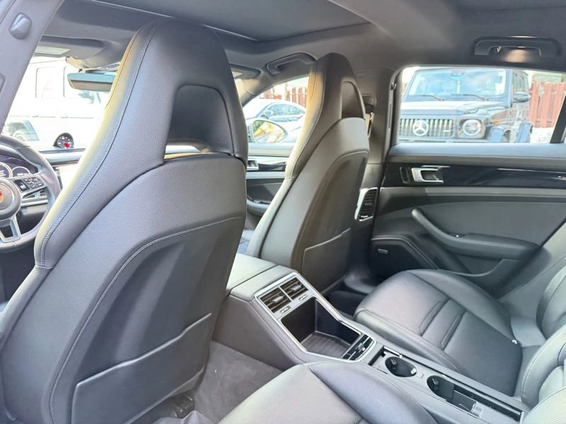 Used 2018 Porsche Panamera 4 w/ Premium Package image 17