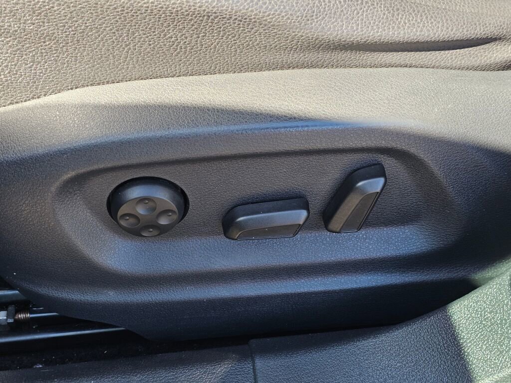 Used 2017 Volkswagen Tiguan Wolfsburg Edition AWD/4WD image 32