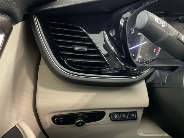 Used 2023 Buick Envision Avenir image 21