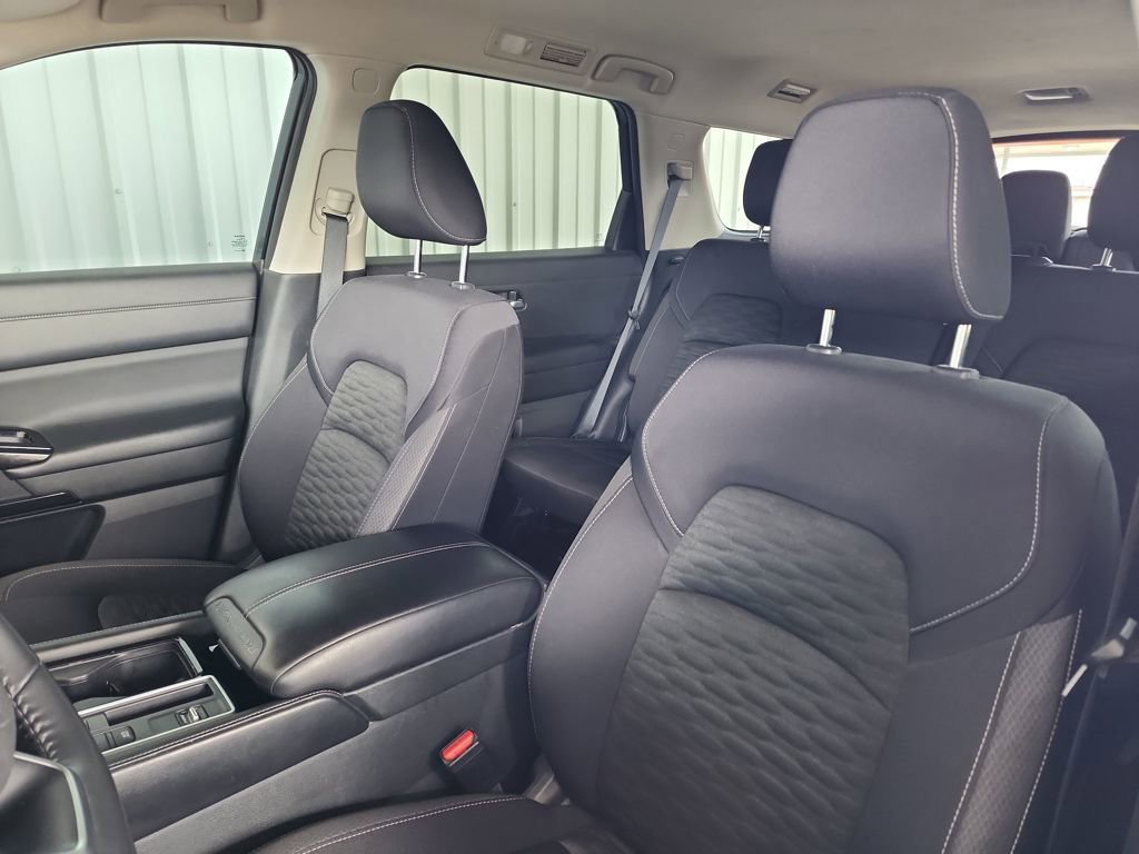 Used 2022 Nissan Pathfinder SV FWD image 16