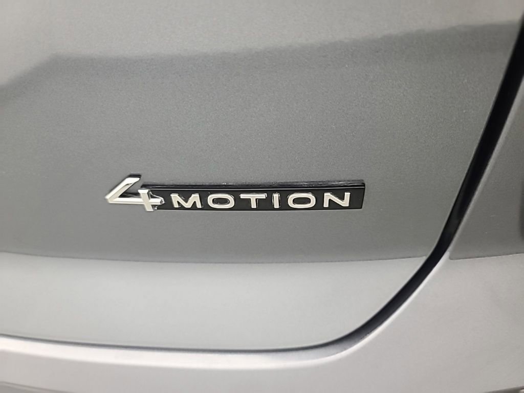 Used 2025 Volkswagen Atlas Cross Sport SE image 12