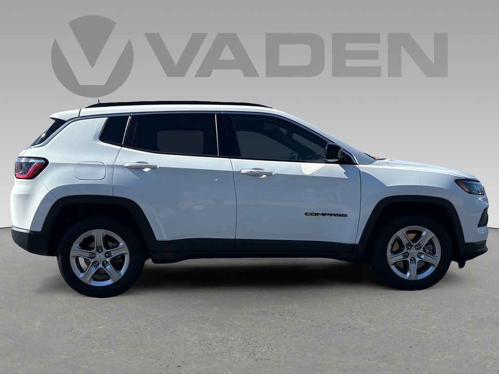 Used 2024 Jeep Compass Latitude image 6
