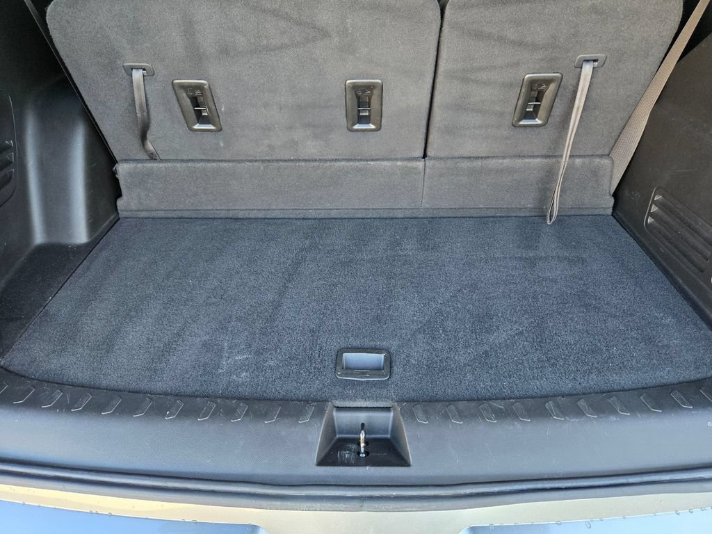 Used 2023 Chevrolet Traverse Premier FWD image 32