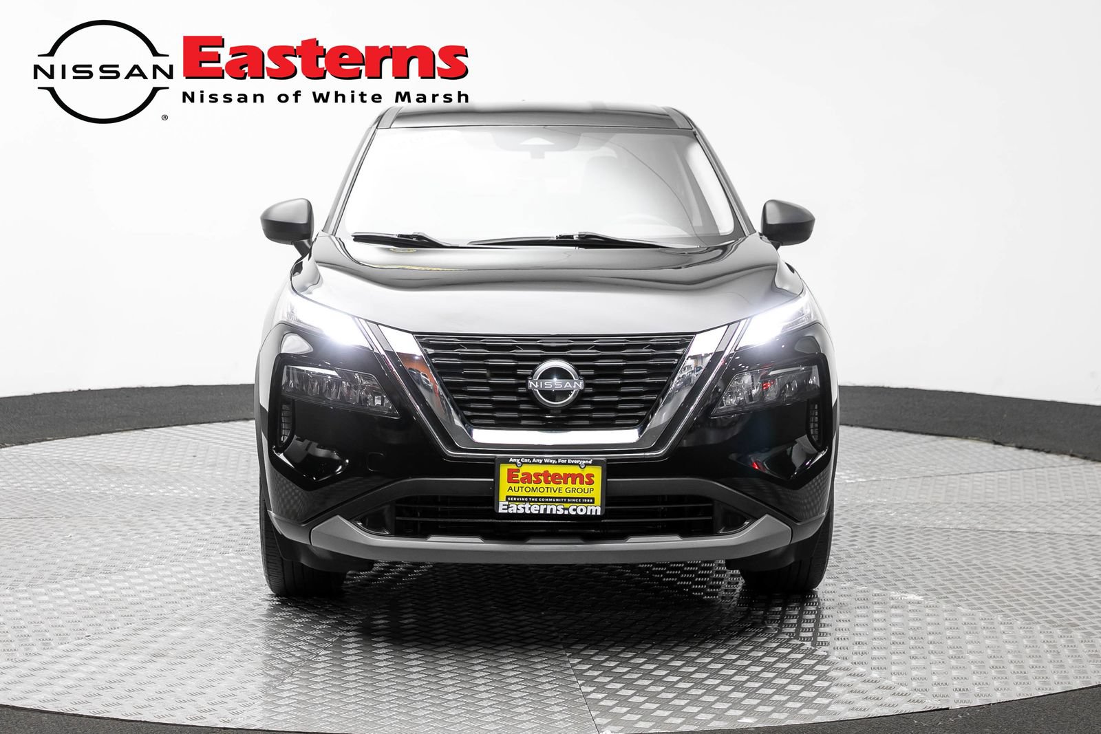 Used 2023 Nissan Rogue S AWD/4WD image 2