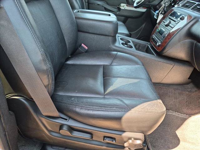 Used 2013 Chevrolet Suburban LT RWD image 16