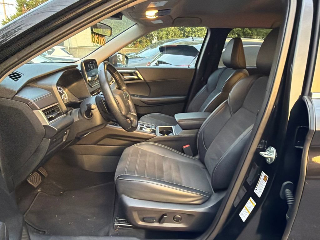 Used 2024 Mitsubishi Outlander SE AWD/4WD image 5
