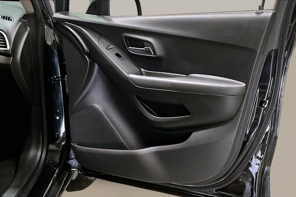 Used 2019 Chevrolet Trax LT w/ LT Convenience Package image 25