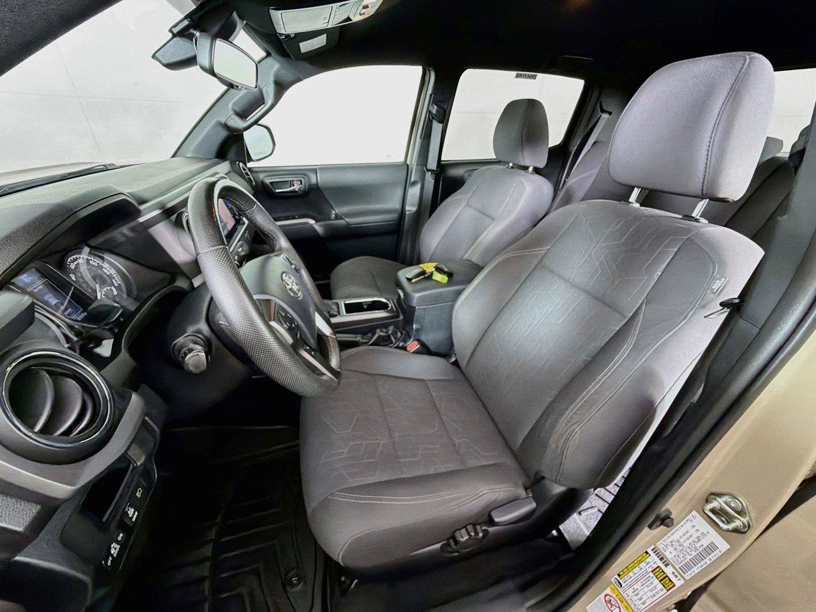 Used 2019 Toyota Tacoma TRD Sport AWD/4WD image 2