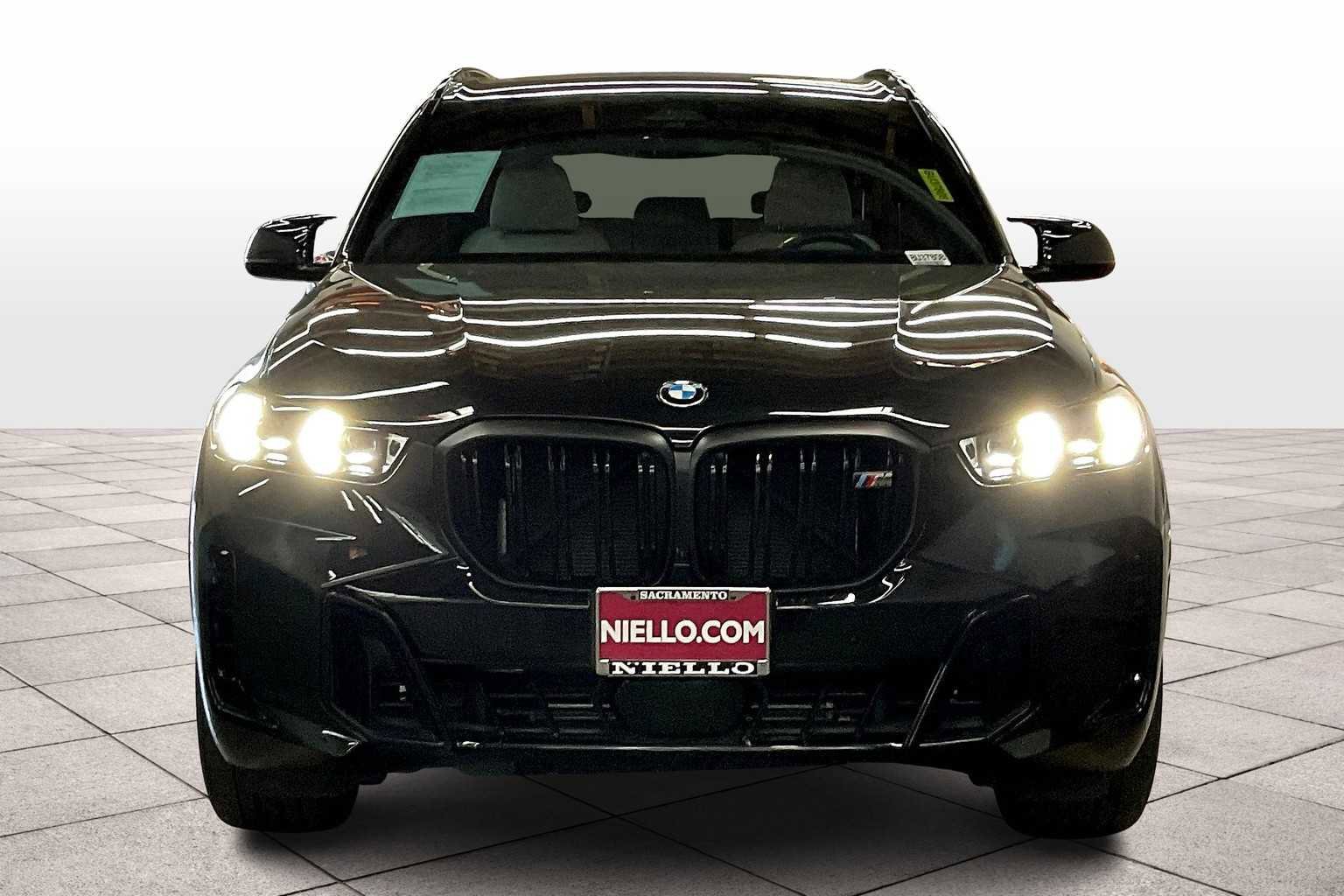 Used 2025 BMW X5 M60i w/ Executive Package image 3