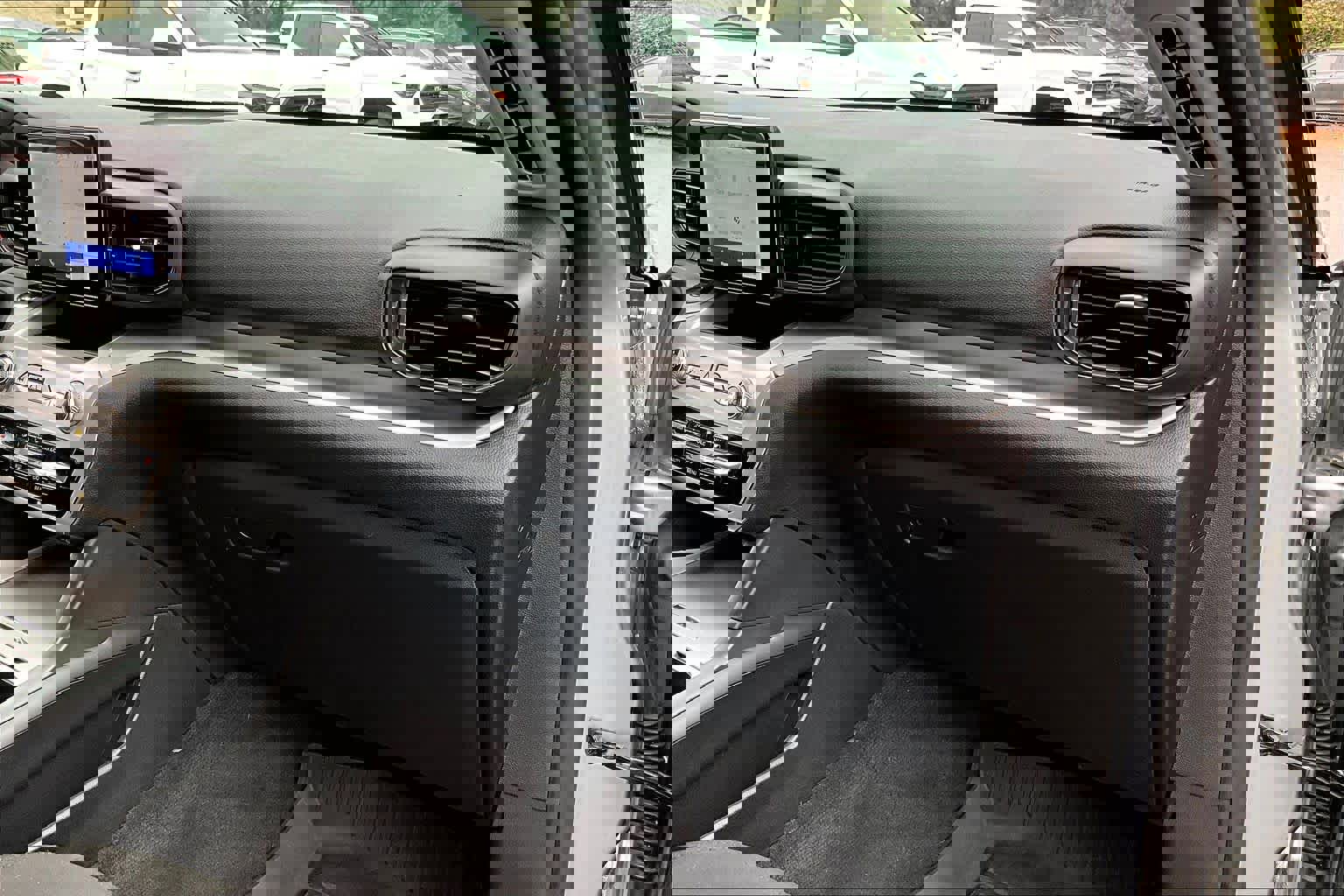 Used 2022 Ford Explorer XLT image 34