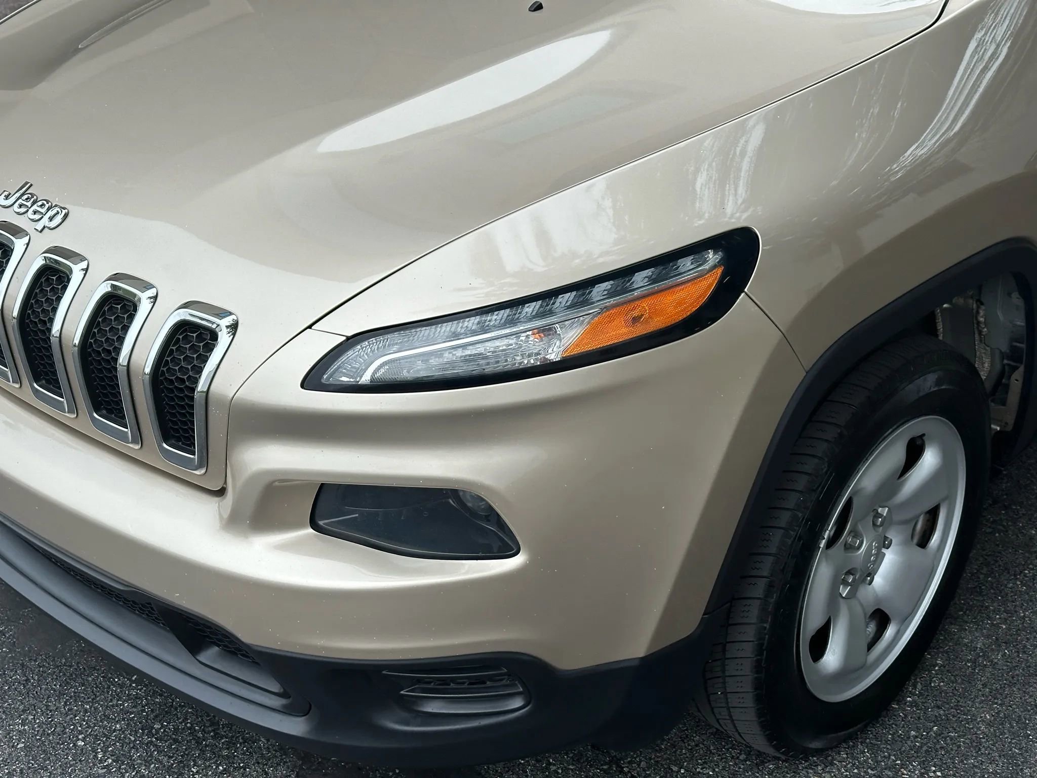 Used 2014 Jeep Cherokee Sport image 12