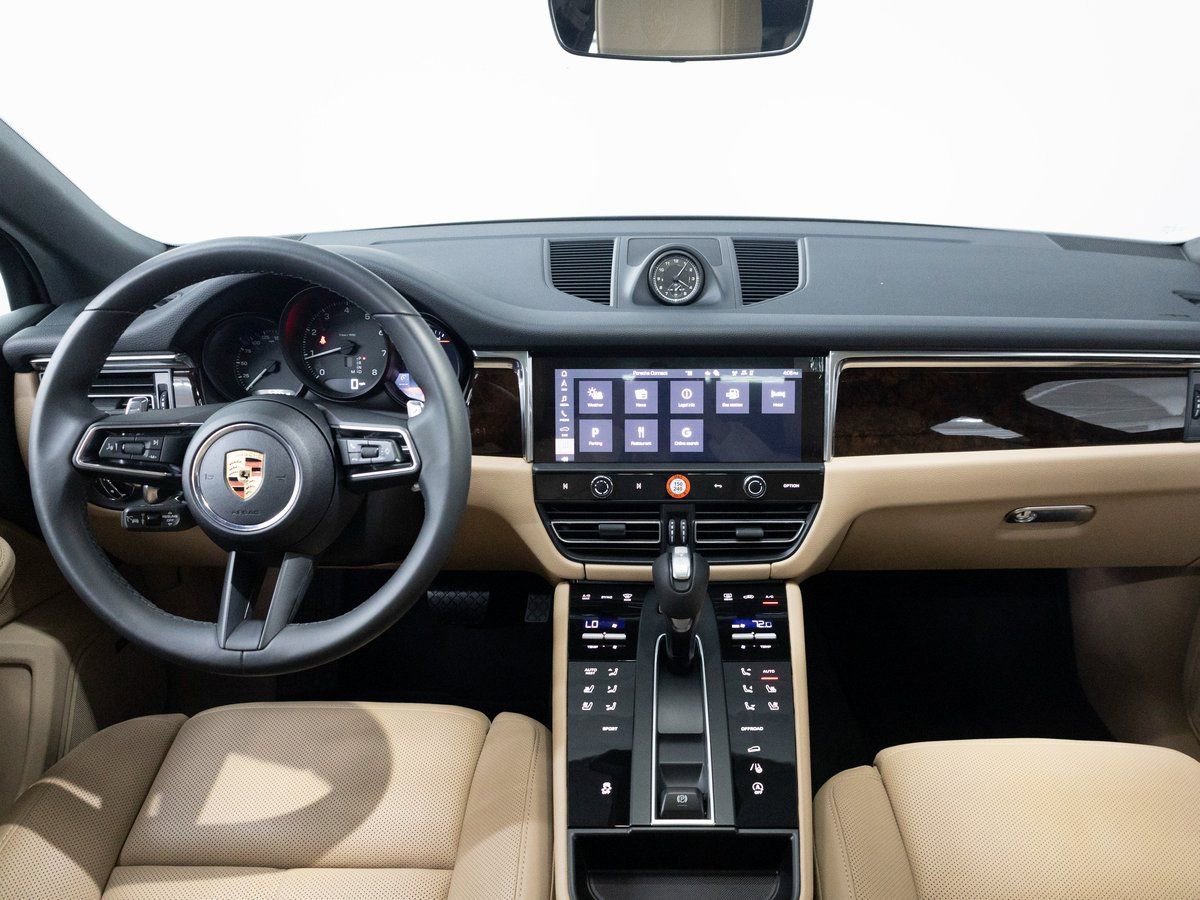 Certified 2025 Porsche Macan image 11