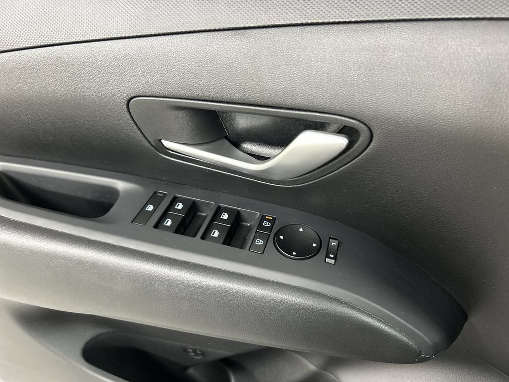Used 2025 Hyundai Tucson SE AWD/4WD image 11