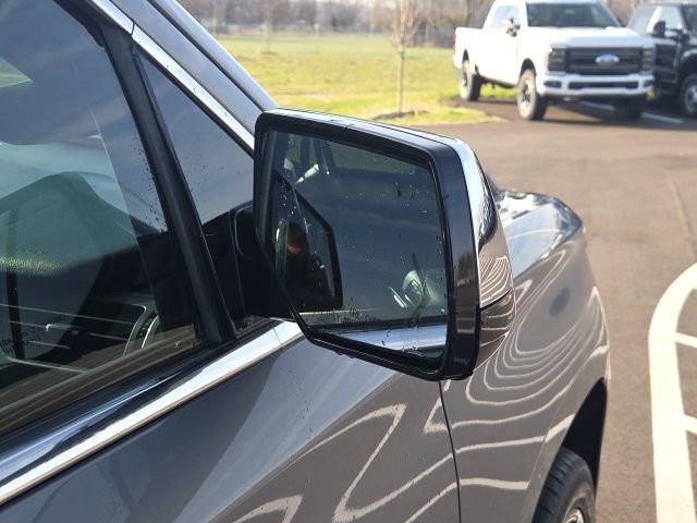 Used 2018 Chevrolet Suburban Premier image 6