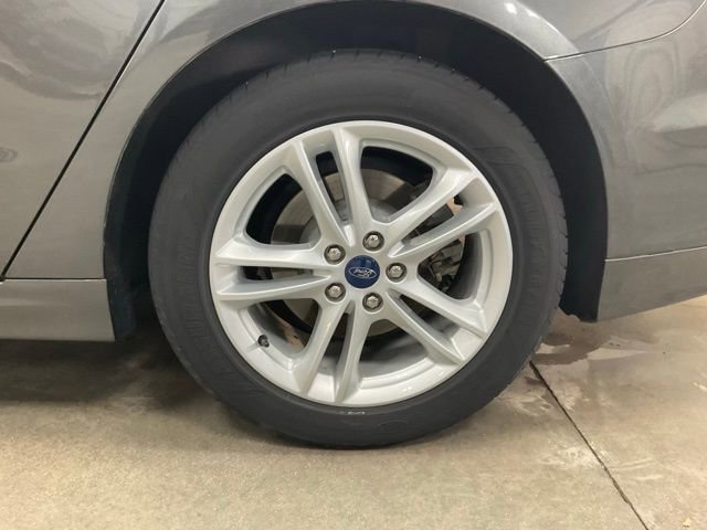Used 2018 Ford Fusion SE w/ Fusion SE Technology Package image 16