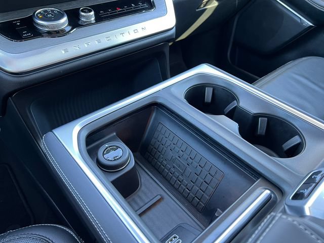 Used 2025 Ford Expedition Max Platinum AWD/4WD image 32