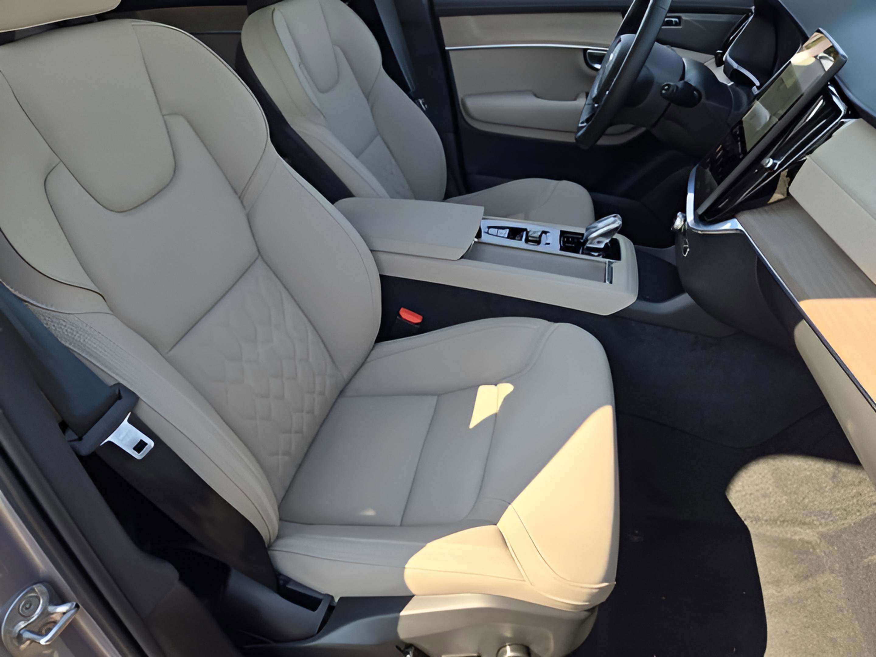 Used 2026 Volvo XC90 B6 Plus w/ Protection Package Premier AWD/4WD image 12