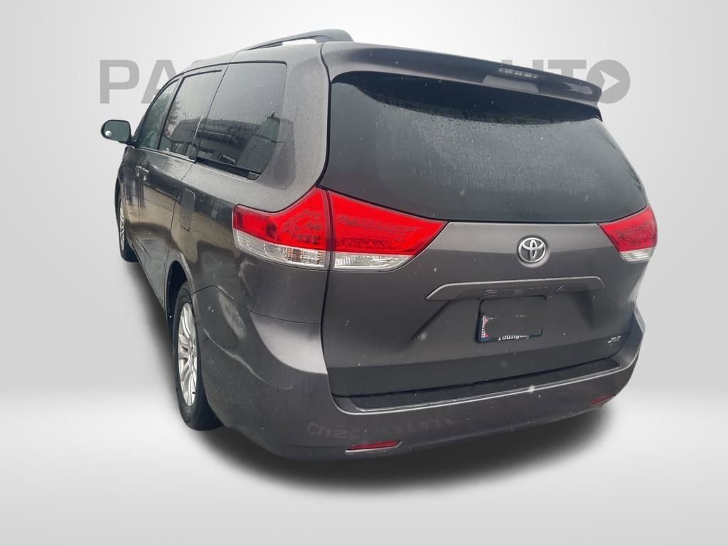 Used 2013 Toyota Sienna XLE image 44
