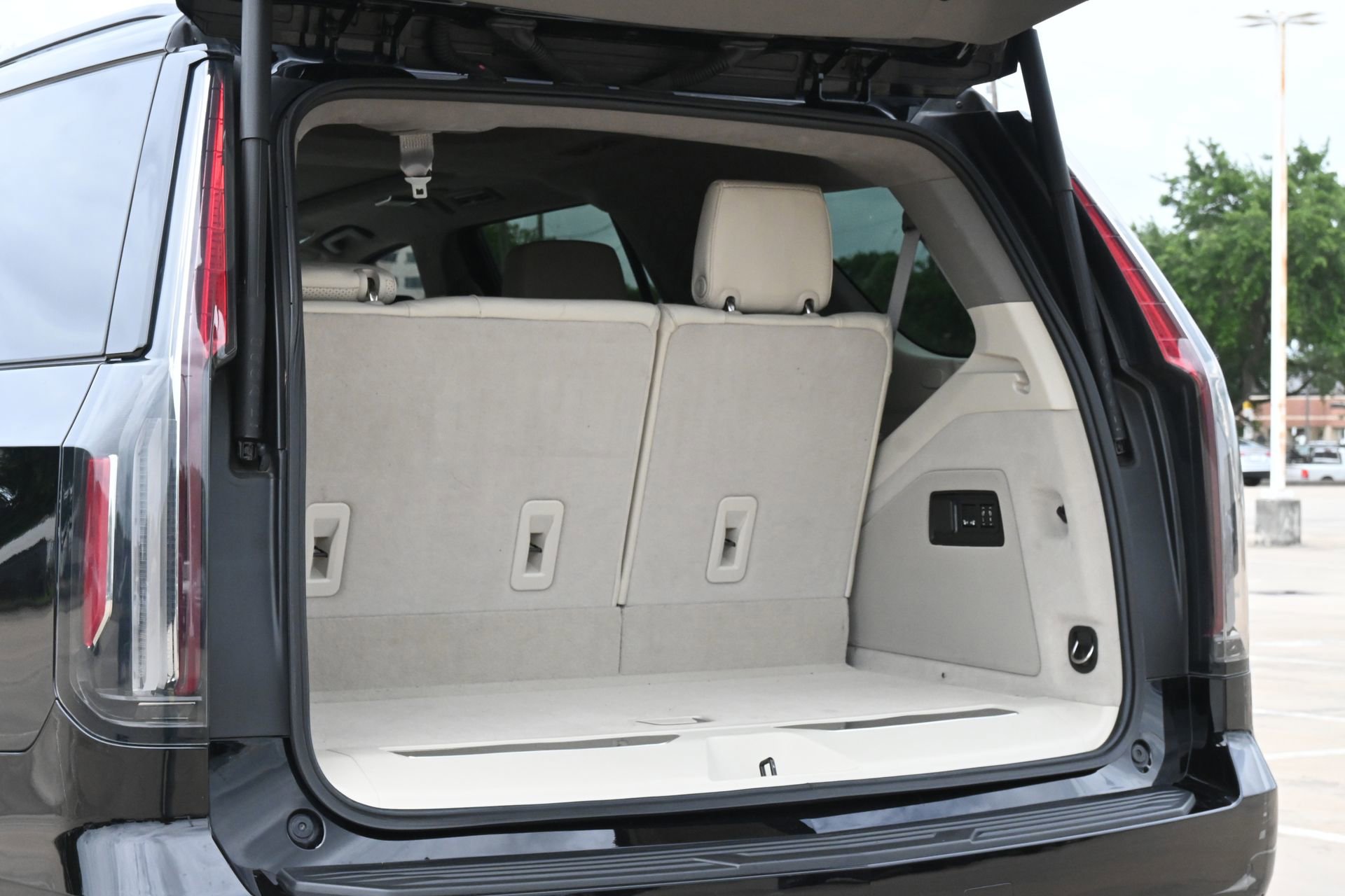 Used 2021 Cadillac Escalade Sport Platinum RWD image 23