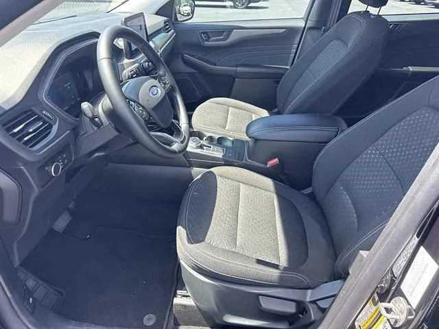 Used 2025 Ford Escape Active w/ Cold Weather Package FWD image 9