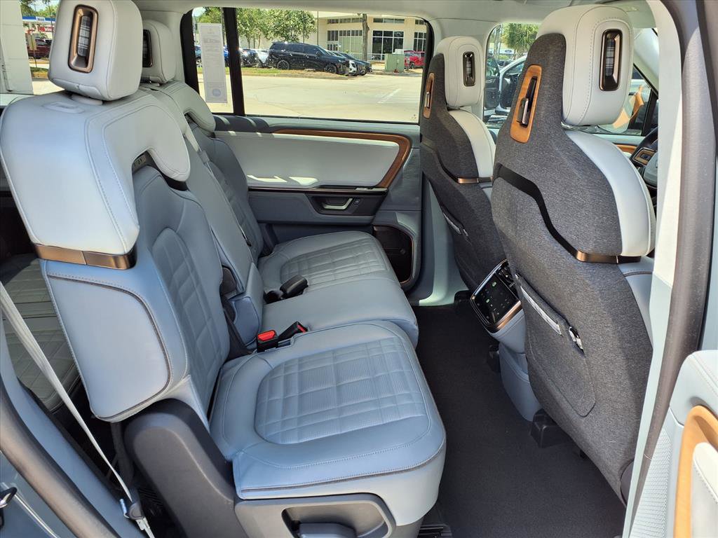 Used 2025 Rivian R1S Premium AWD/4WD image 13
