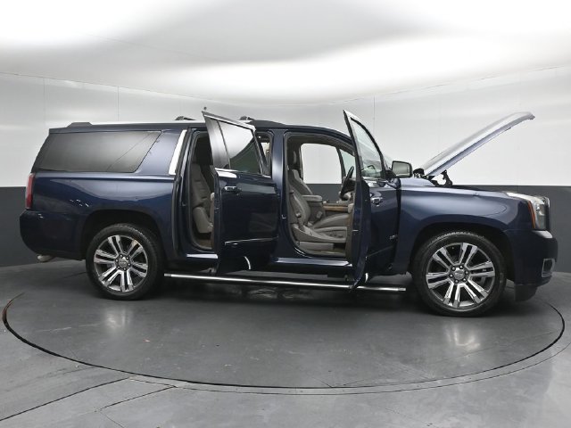Used 2018 GMC Yukon XL Denali w/ Denali Ultimate Package AWD/4WD image 60