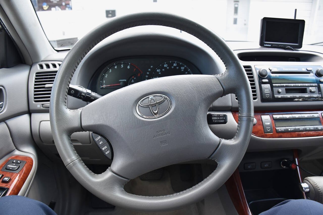 Used 2004 Toyota Camry XLE w/ VSC & Side Airbag Pkg FWD image 25