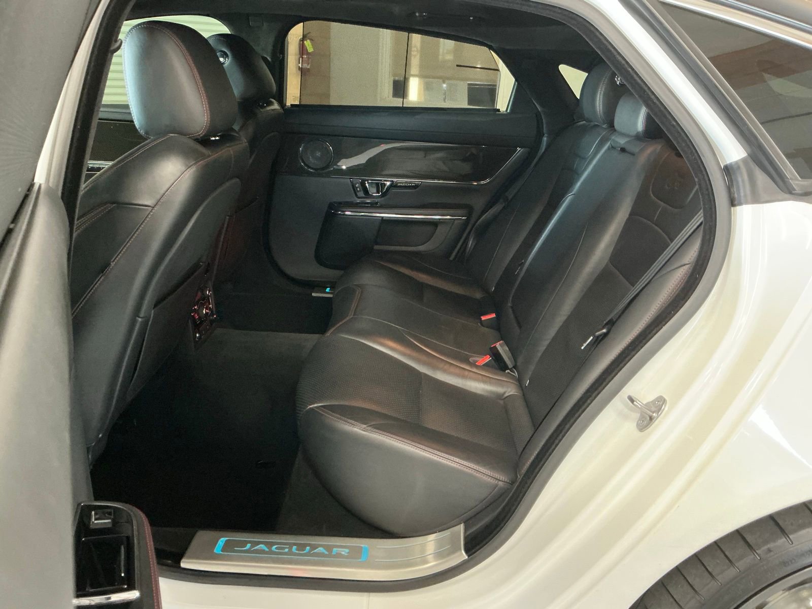 Used 2015 Jaguar XJ R LWB image 18