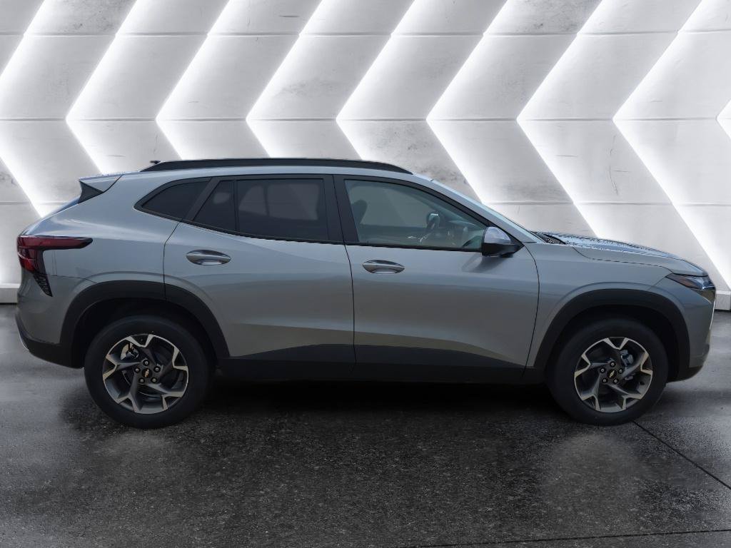 New 2026 Chevrolet Trax LT w/ Driver Confidence Package FWD image 4