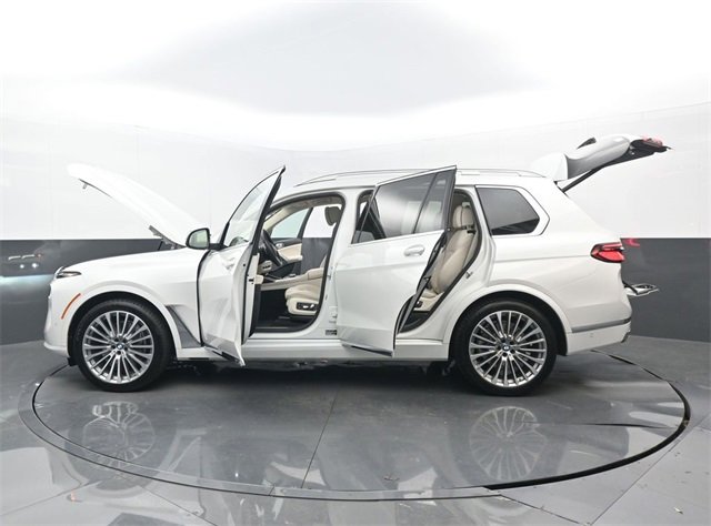 Used 2024 BMW X7 xDrive40i w/ Executive Package image 37