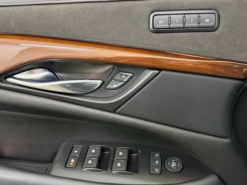 Used 2020 Cadillac Escalade Luxury RWD image 32