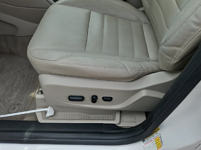 Used 2014 Ford C-MAX Energi SEL w/ Equipment Group 302A FWD image 26