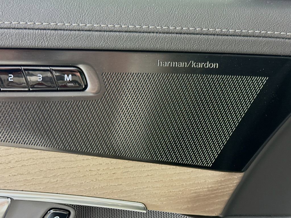 New 2026 Volvo XC90 B5 Plus w/ Protection Package image 18